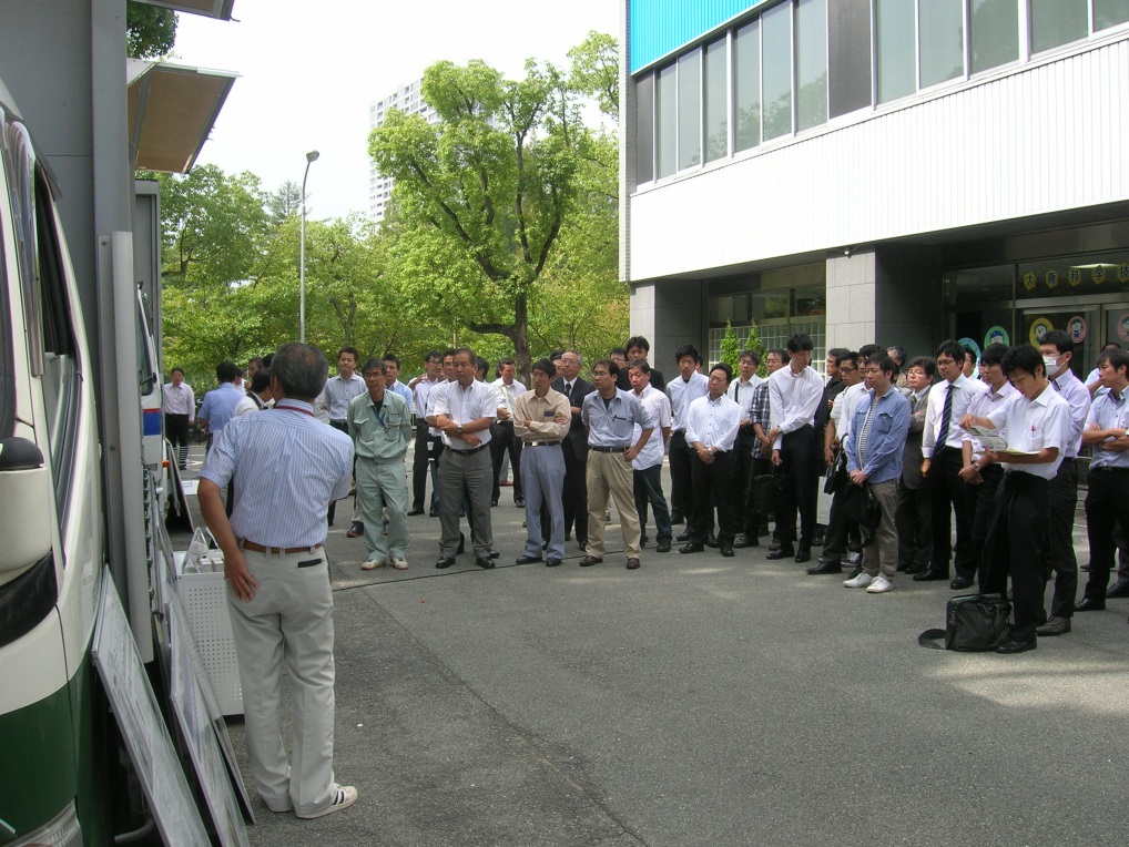 大好評を得た大阪会場での説明風景